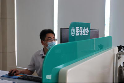 威海市醫保局以“貼心醫?！狈掌放铺嵘t療服務質量